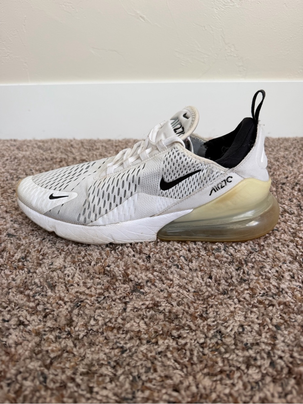 Nike Air Max 270 Men's White/Black Athletic Shoes, size 10